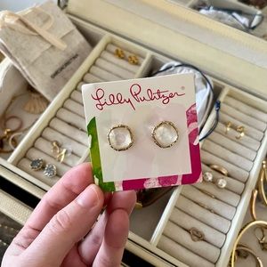 Lilly Pulitzer Earrings. Out of Stock. Great condition.